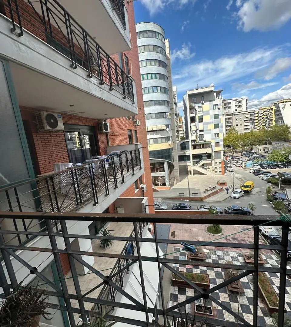 شقة Kompleksi Delijorgji Apartament تيرانا