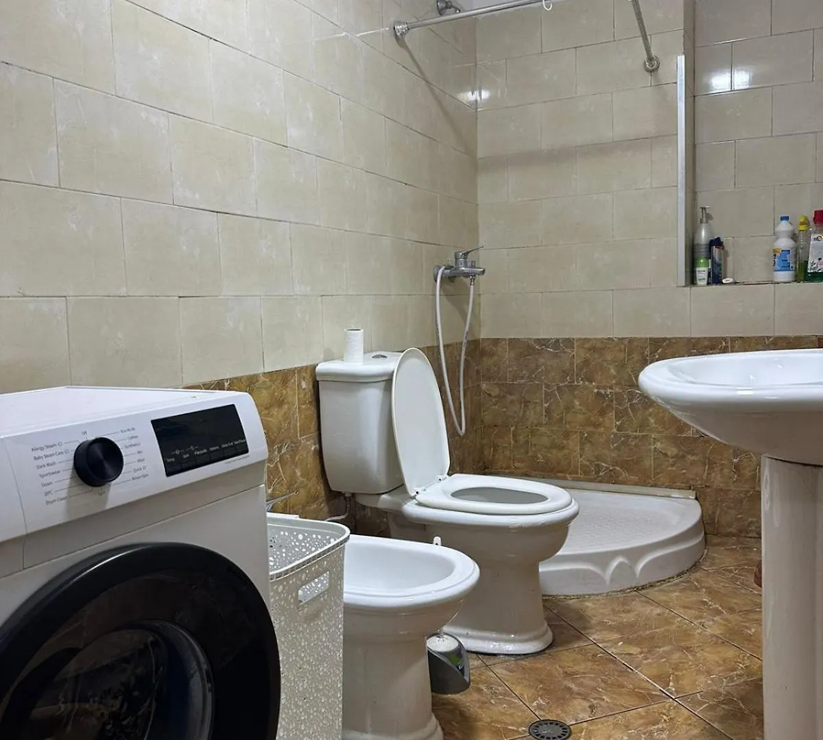 شقة Kompleksi Delijorgji Apartament تيرانا